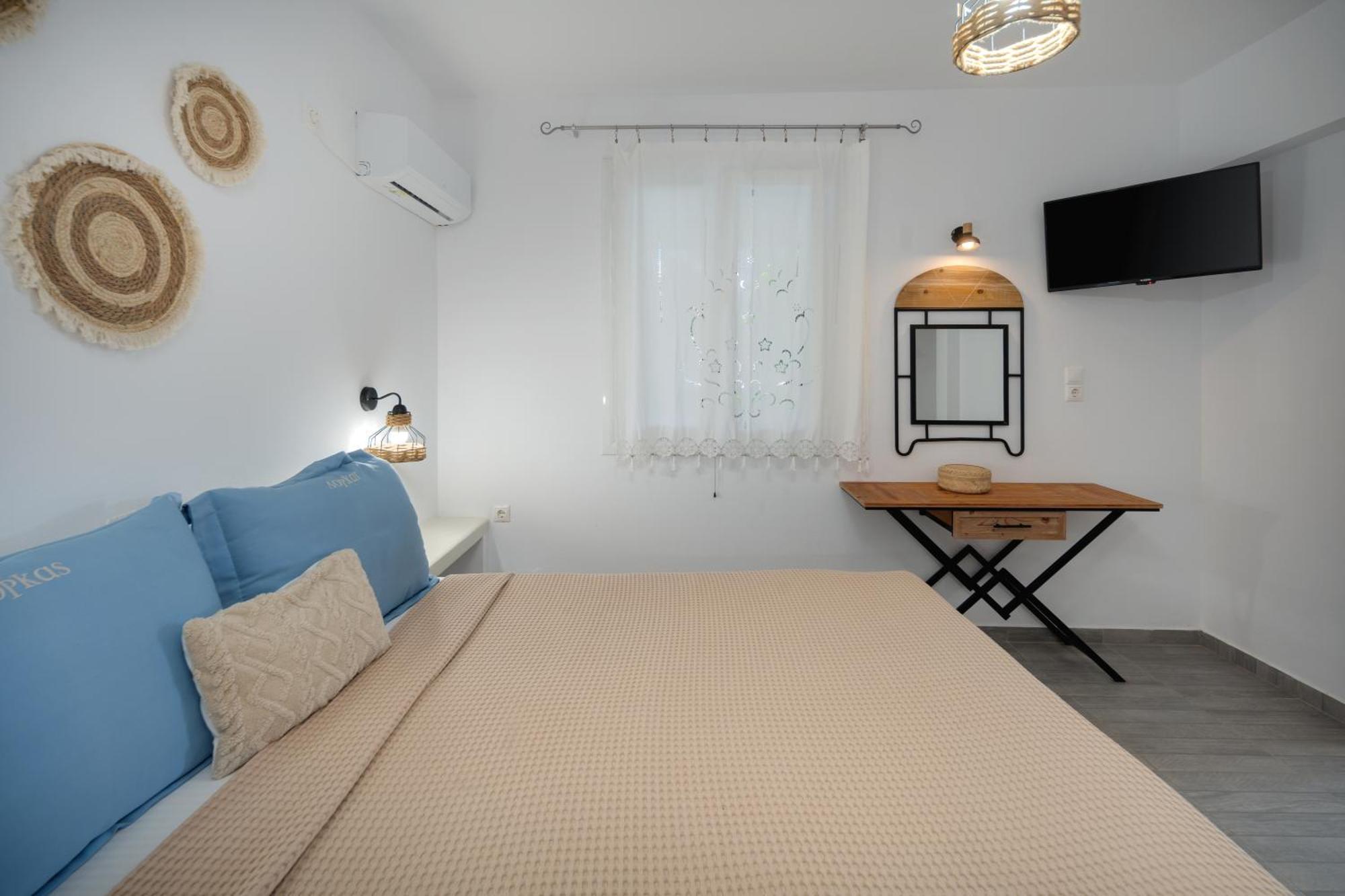 Dorkas Luxury Rooms&Apartments Livadakia Екстериор снимка